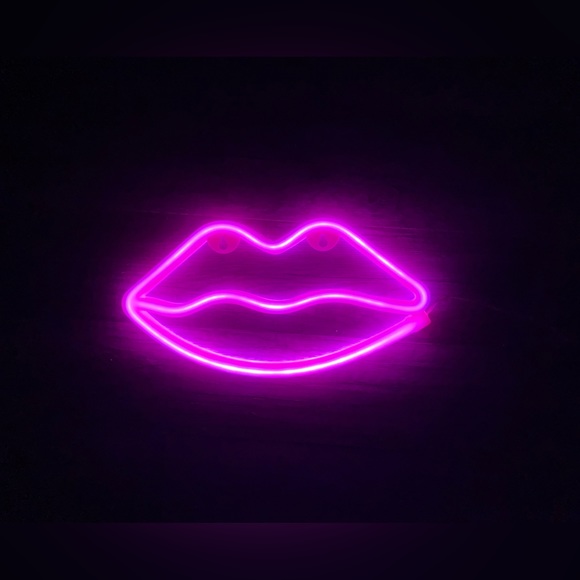 Lips Neon Light 🩷 - Picture 1 of 3